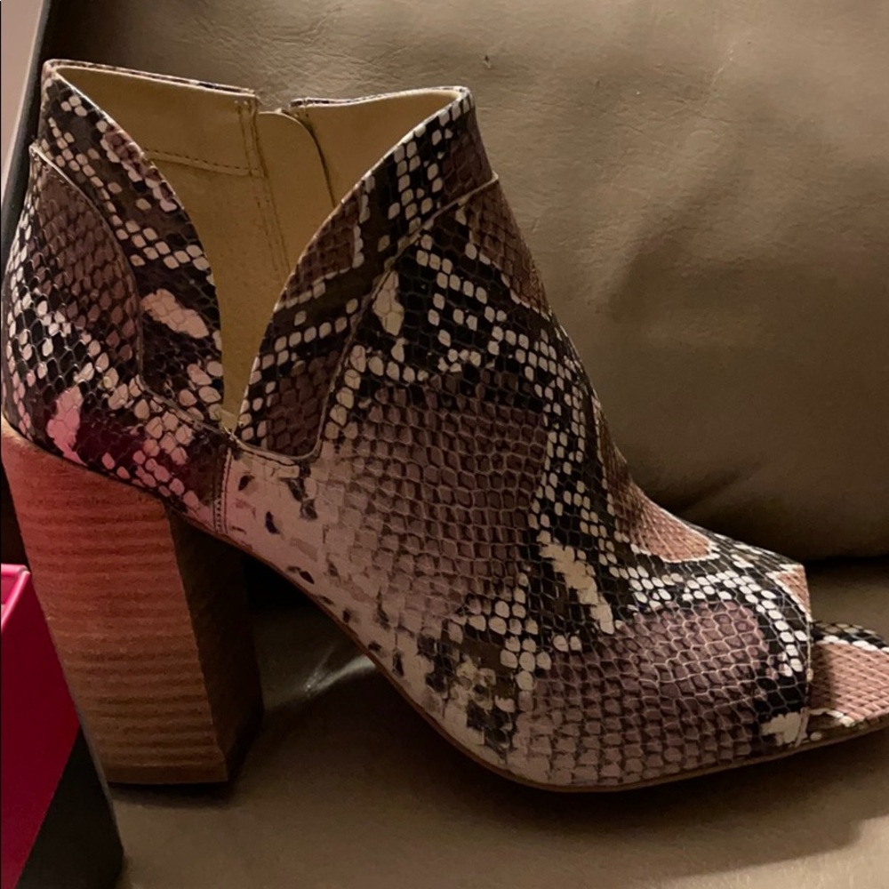 Vince Camuto open toe shoes